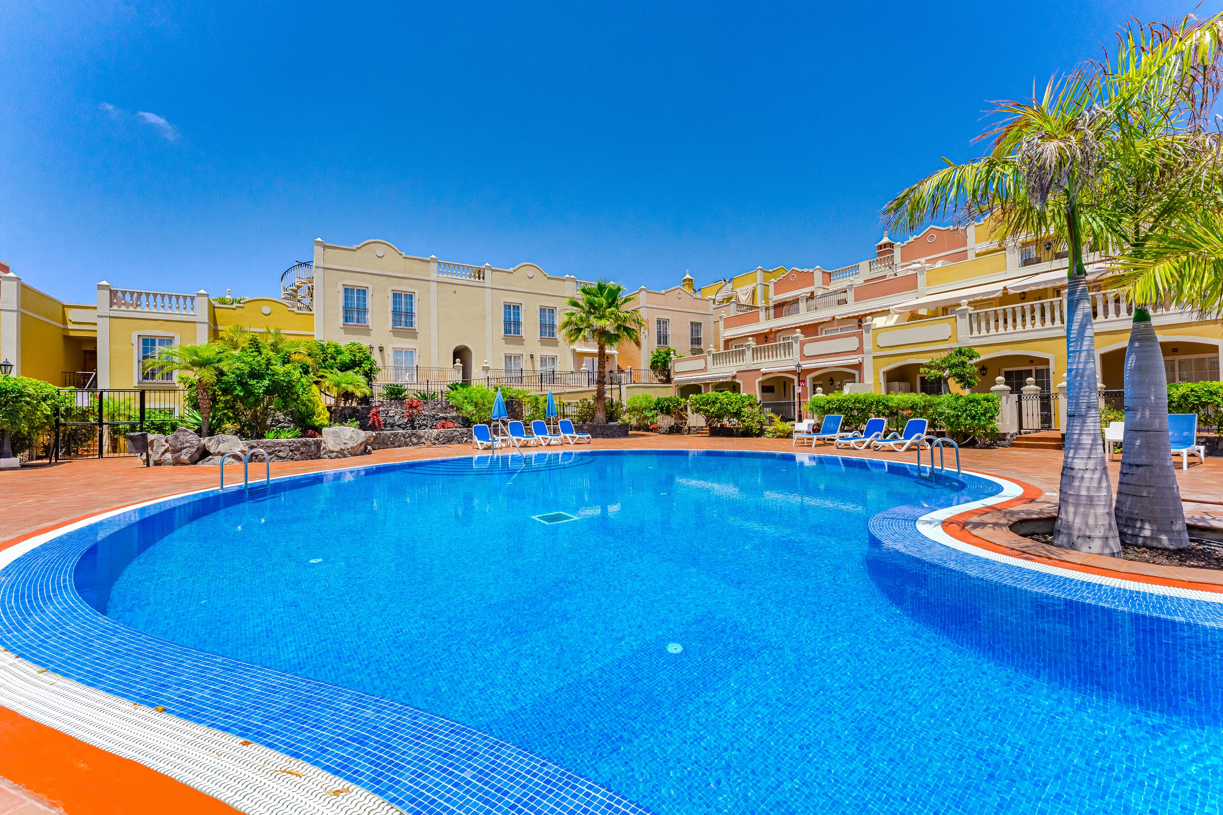 20250526 - 25 - Oxana F - Palm Mar +10detalles-35